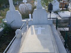 Vand 2 locuri de veci cimitirul Sfintii Voievozi, Popesti Leordeni